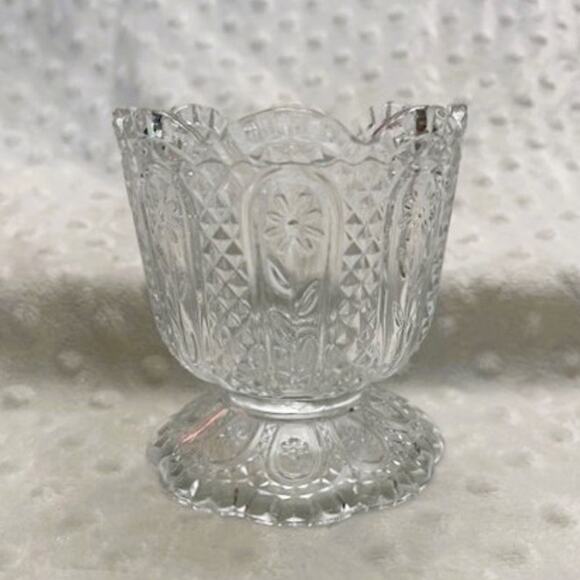 Vintage Avon Fostoria Diamond & Daisy Cut Glass Footed Votive Candle Holder - Picture 1 of 5